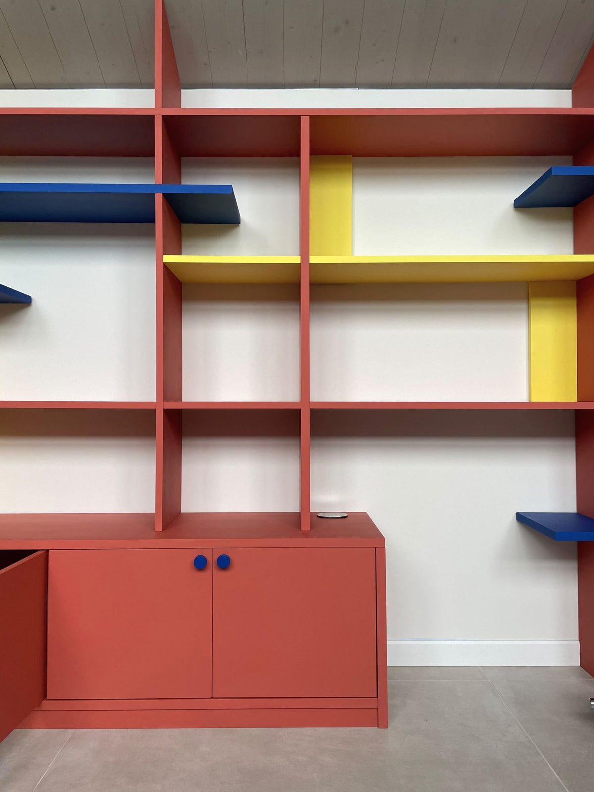 Libreria componibile in listellare laccato