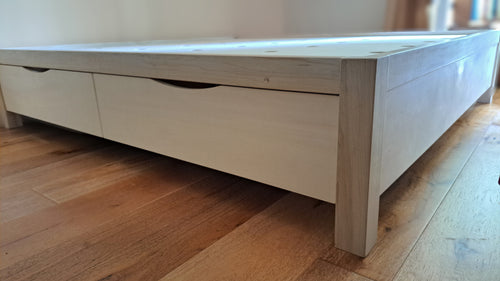 Letto matrimoniale con 4 cassetti in tulipier massello