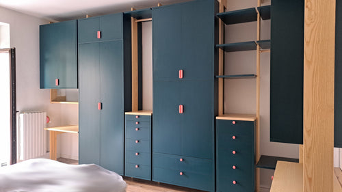 Armoire modulable bleu pétrole en frêne massif